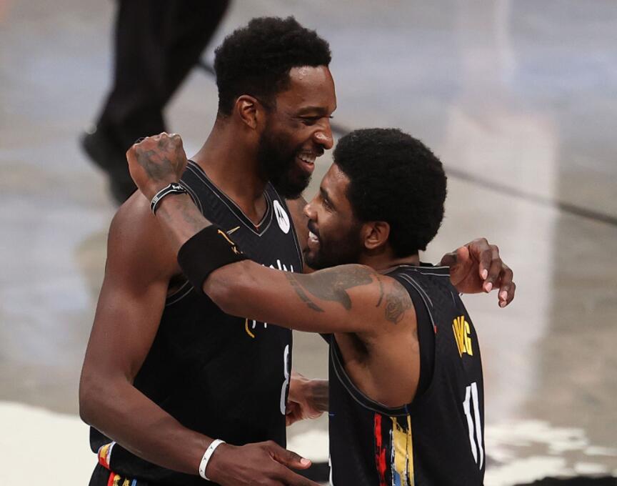 埃因霍温训练开放日,今夜刷新队史纪录引欢呼,德甲在即,身体对抗强度拉满的简单介绍 埃因霍温训练开放日,今夜刷新队史纪录引欢呼,德甲在即,身体对抗强度拉满的简单介绍